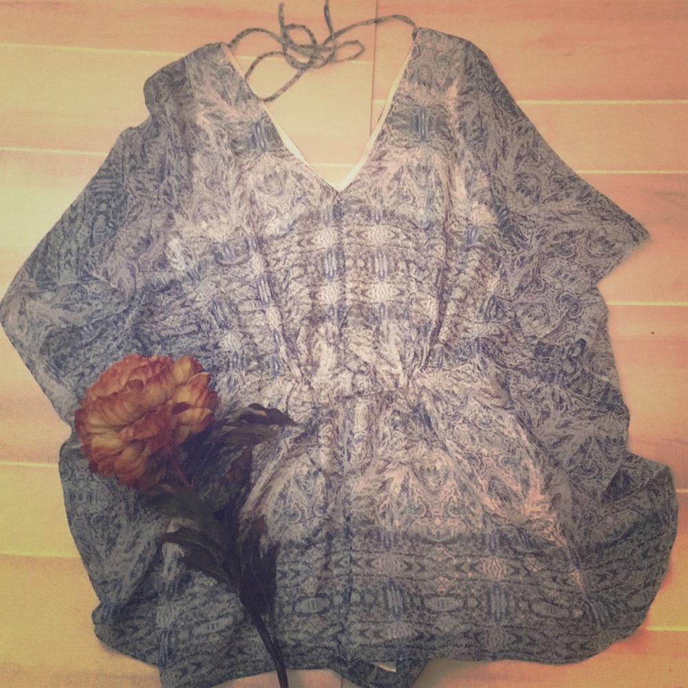 BCBG adorable flowy romper!